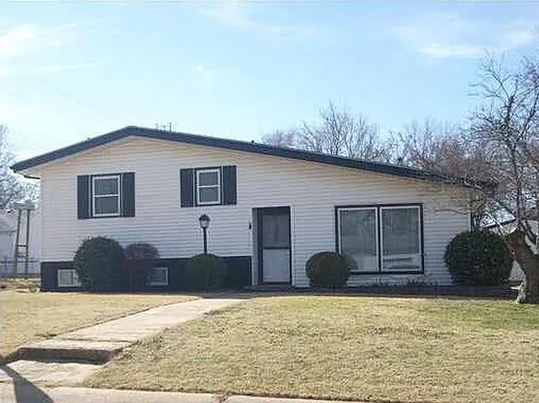 812 E 8th St, Wellington, KS 67152