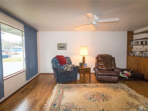 3rd image of 3351 SE Pine Tree Dr