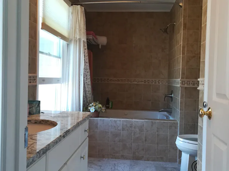 31 Anawan Ave — Photo 11
