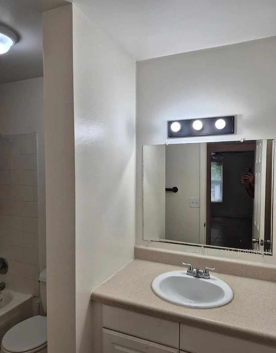1 bed, 1.0 bath, 14340 sqft, $1,600 — Photo 4