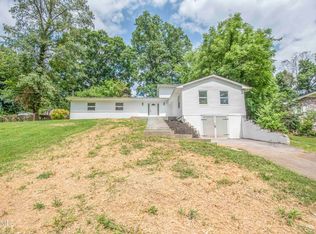 1905 Wintergreen Dr, Knoxville, TN 37912