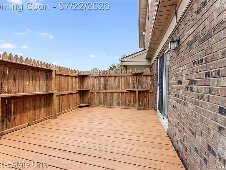 15588 Dupage Blvd — Photo 8