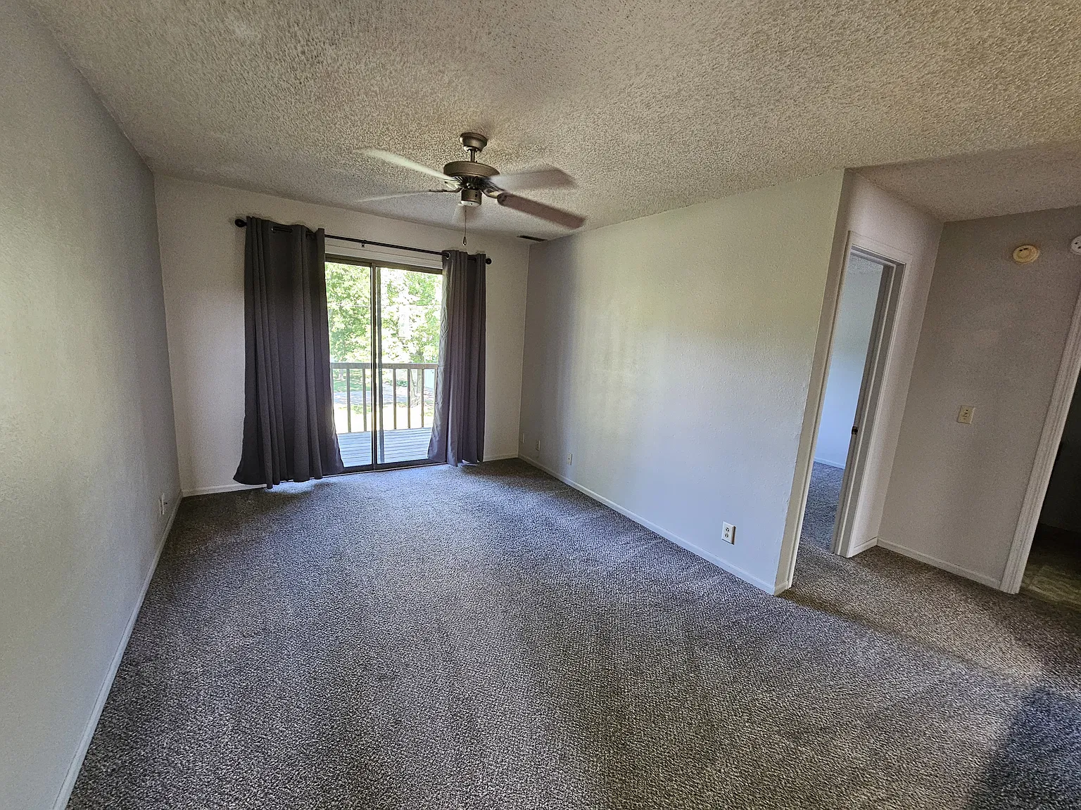 2 bed, 940 sqft, $875 — Photo 3