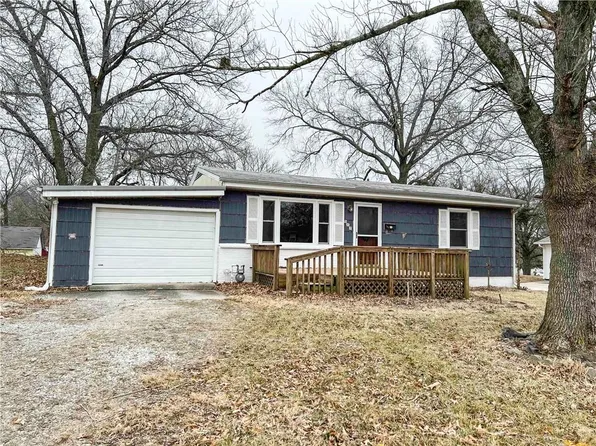 206 S Madison Ave, Knob Noster, MO 65336