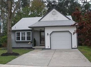 4 Hunters Ct, Atco, NJ 08004