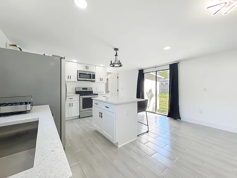 6920 Delano Ave — Photo 8