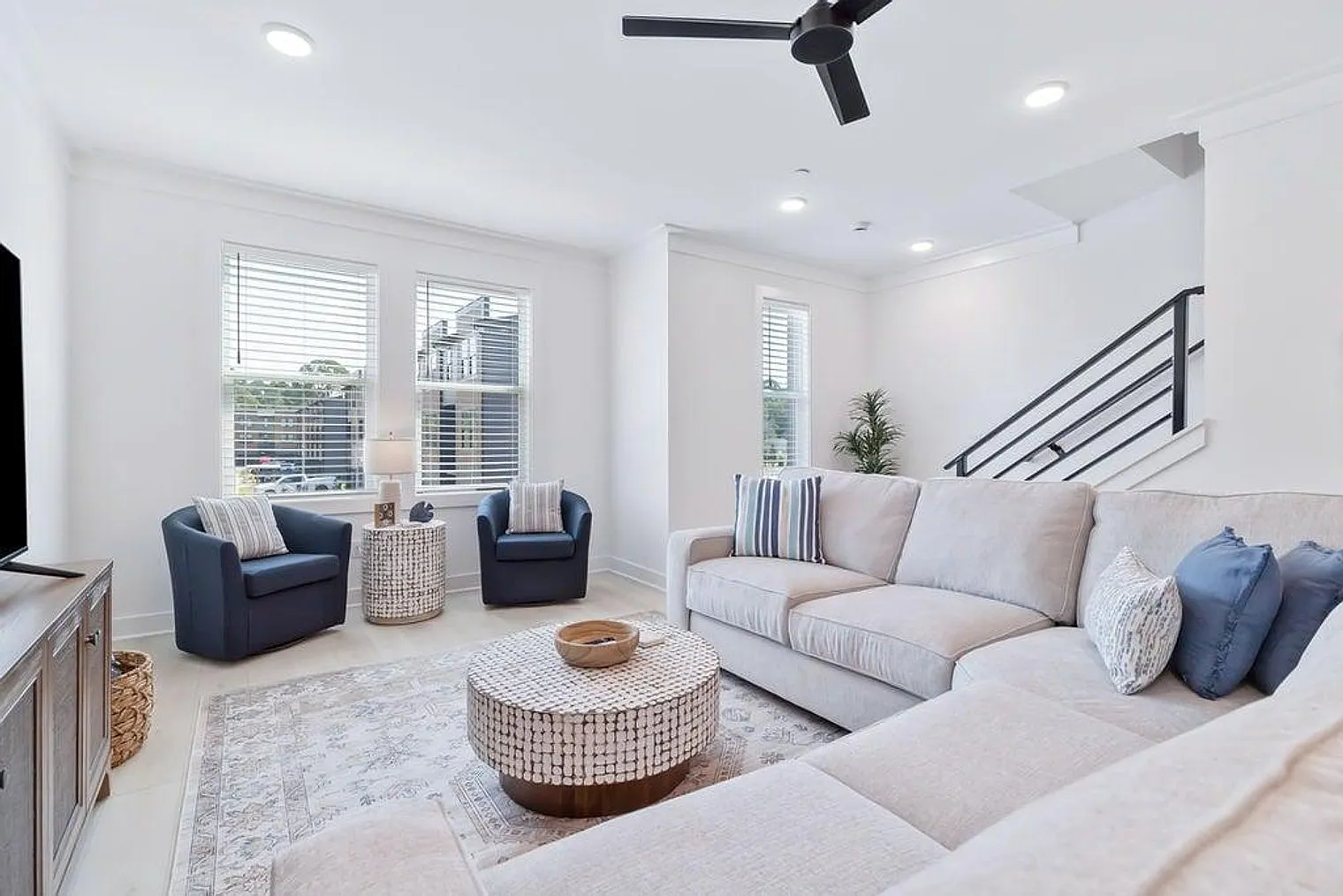 4 bed, 3.0 bath, 1980 sqft, $5,040 — Photo 1