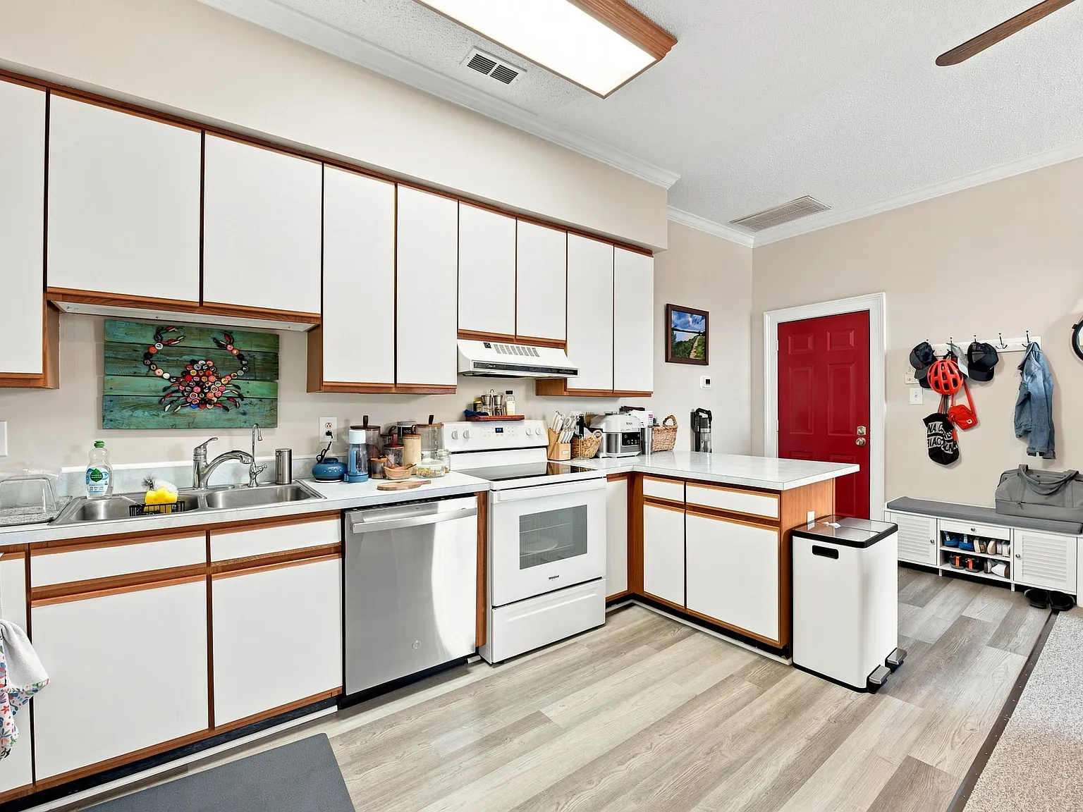 415 Broad St — Photo 2
