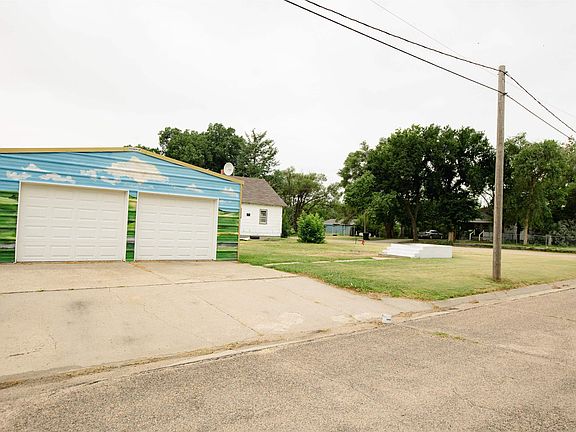 4th image of 322 W D St