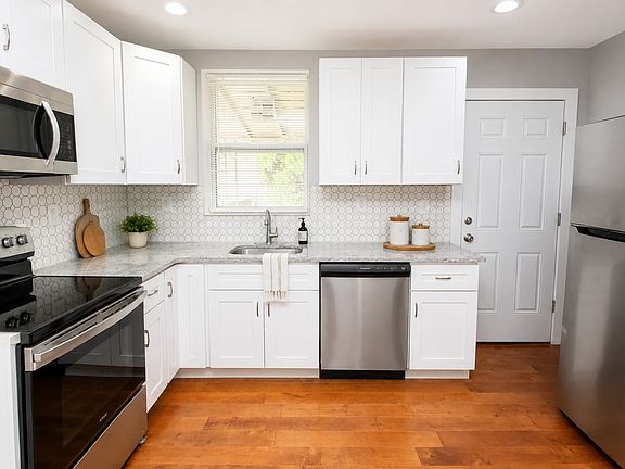 5th image of 882 N Fallon St