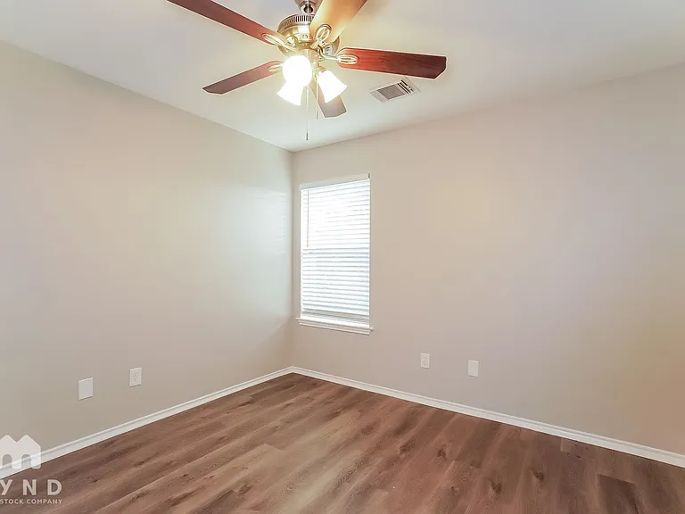 12035 Thornecrest Dr — Photo 11