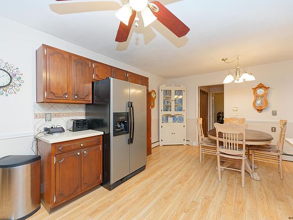 5th image of 7 Wood Dale Dr