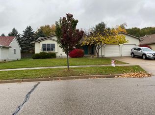 1110 N Chimney Hill Dr, Dewitt, MI 48820