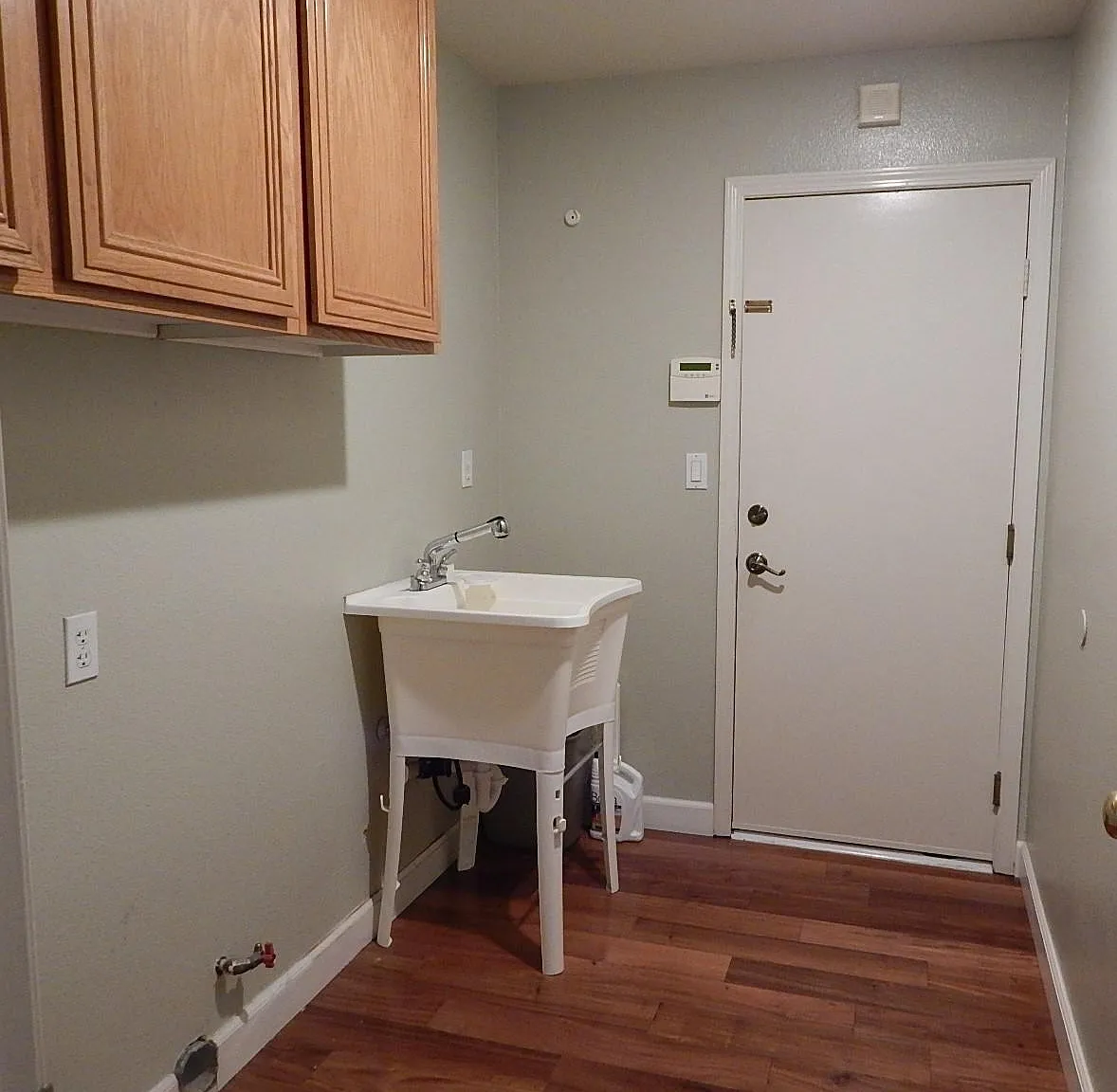 4 bed, 2.5 bath, 2266 sqft, $4,400 — Photo 4