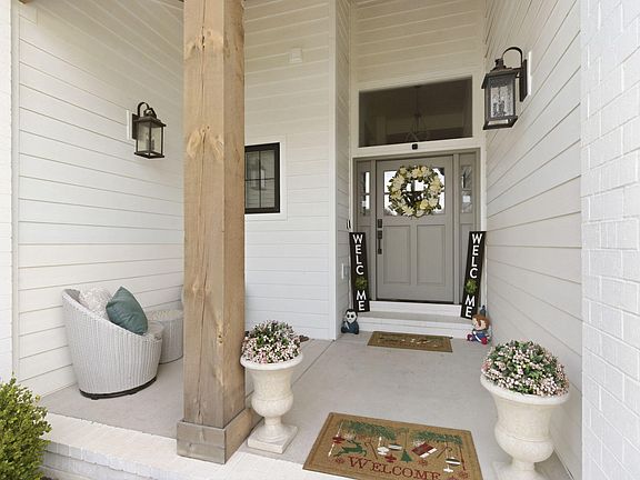 3rd image of 703 S Hickory Drive