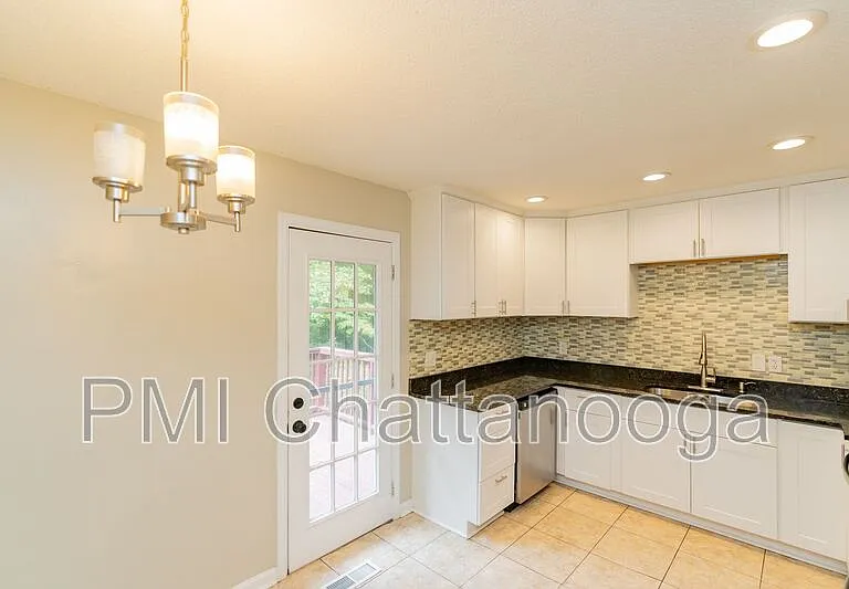 37 Anderson Rd — Photo 9