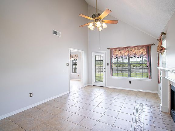 3rd image of 4472 Unicorn Ln