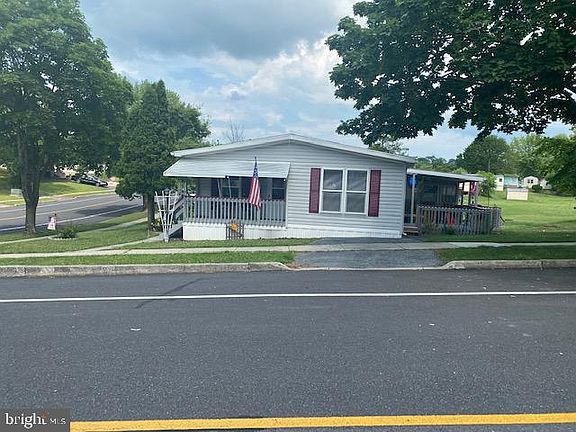 3rd image of 106 Beechwood Dr