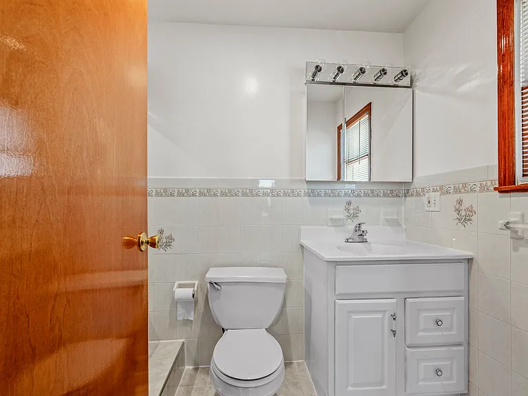 937 Grove St #2 — Photo 14