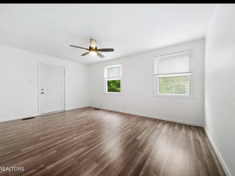 3958 Greenleaf Ave — Photo 8