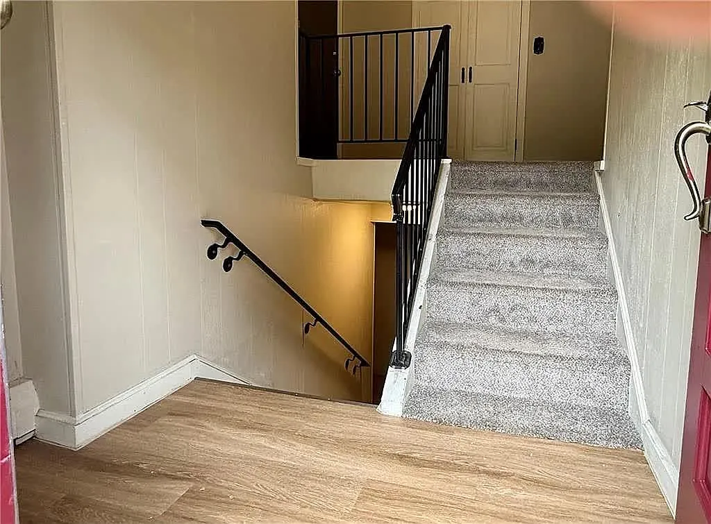 8 bed, 5156 sqft, $2,200 — Photo 4