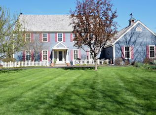 7200 W Westchester Ct, Mequon, WI 53092