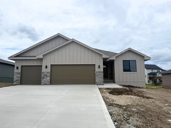 3328 NW Brookside Dr, Grimes, IA 50111