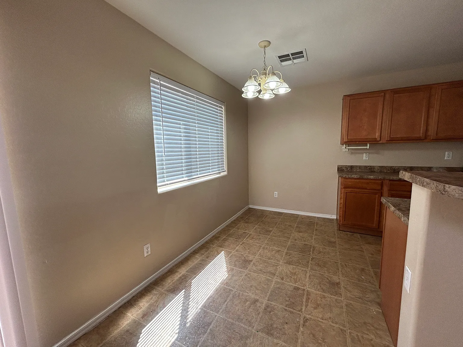 4 bed, 1860 sqft, $1,700 — Photo 4