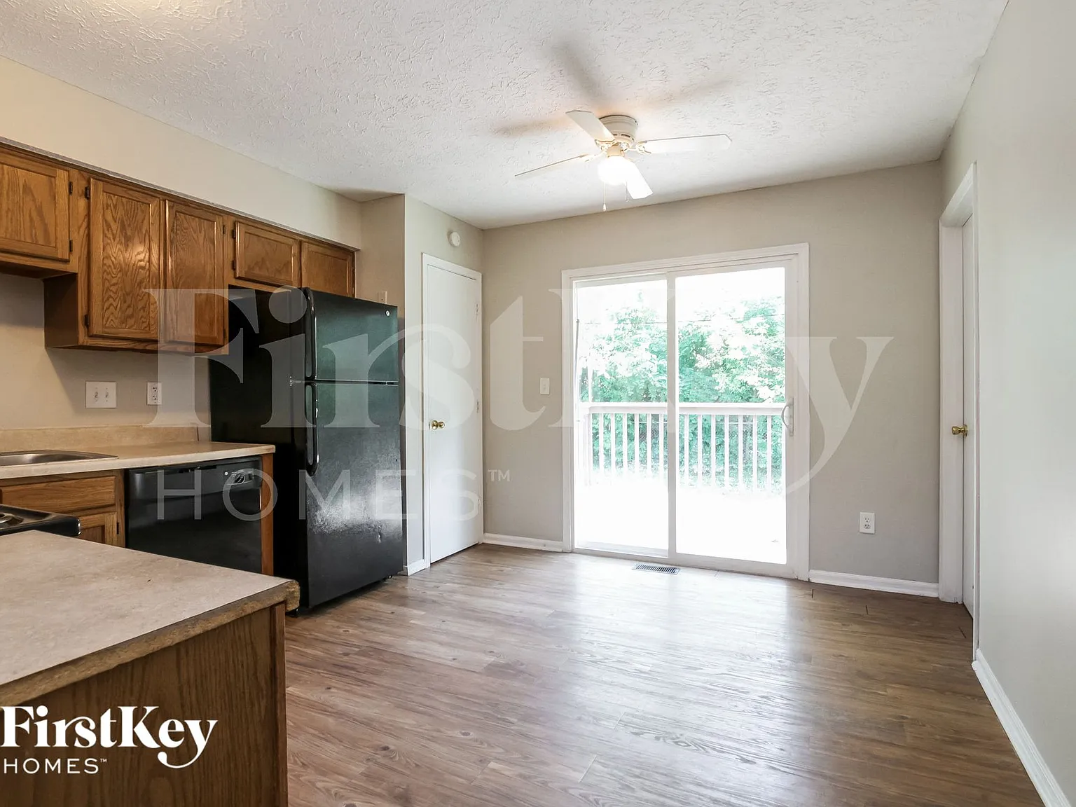 3 bed, 2.0 bath, 982 sqft, $1,725 — Photo 4