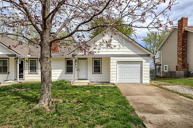 3 bed, 1300 sqft, $1,800 — Photo 1