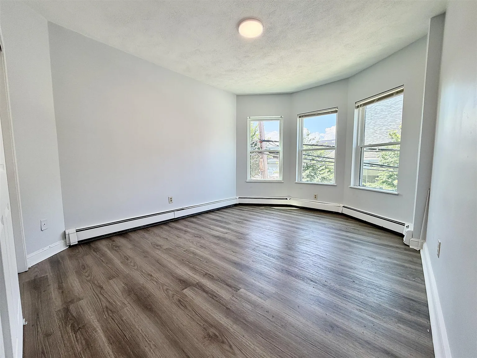4 bed, $4,000 — Photo 3