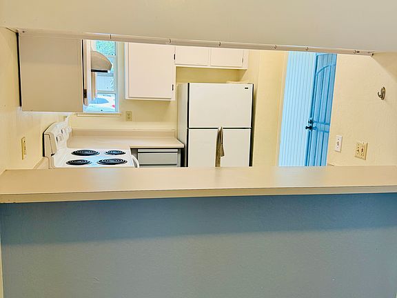 5th image of 463 Coffield Ave #7