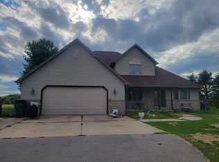 905 House Rd, New London, WI 54961