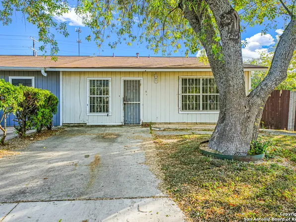 9754 BRATTON DR, San Antonio, TX 78245