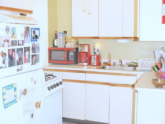 3rd image of 702 E 5th St APT 3W