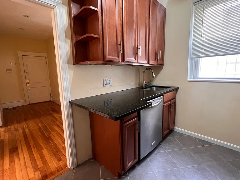 86 Glenville Ave #10 — Photo 17