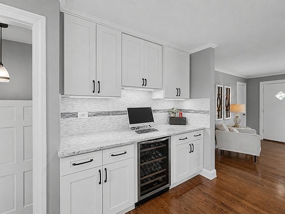 3rd image of 2531 Glenview Rd