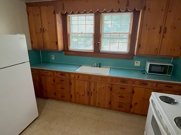 3rd image of 215 Harding Ave