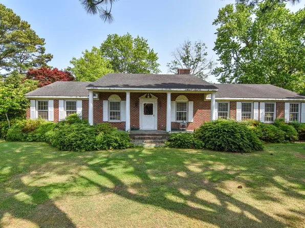 17 Sturgis St, Onancock, VA 23417
