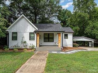 136 W Park Ave, Mooresville, NC 28115