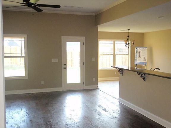 3rd image of 27 Onyx Dr