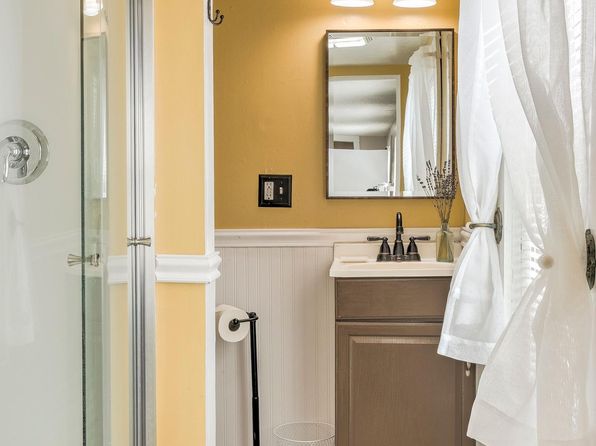 25 Howard St APT 2, Keene, NH 03431