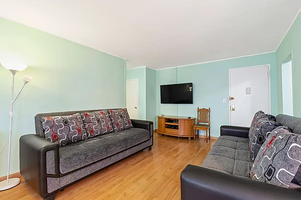 Sold by Thomas Lipovetsky, LREB | media 15