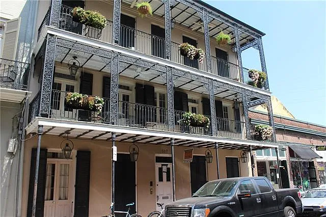 517 Dumaine St #1R — Photo 18