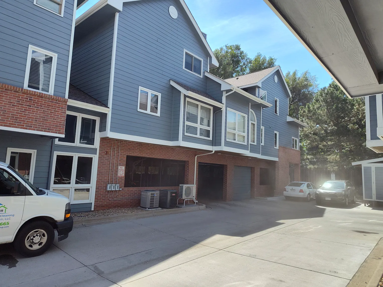 1 bed, 1.5 bath, 953 sqft, $1,700 — Photo 2
