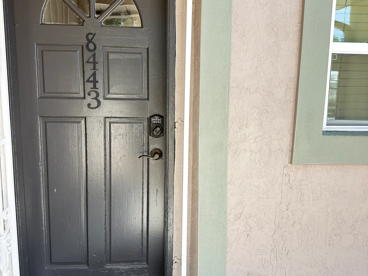 3 bed, 1351 sqft, $2,225 — Photo 2