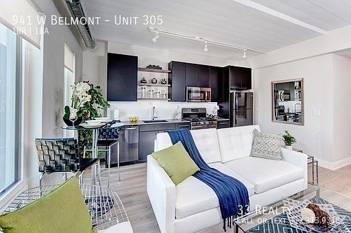 3rd image of 941 W Belmont Ave #305