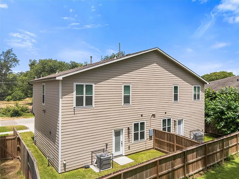 7418 Mount St — Photo 35
