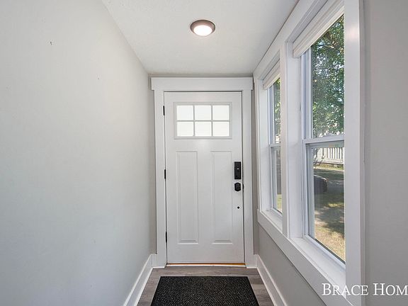 2nd image of 1328 Hamilton Ave NW