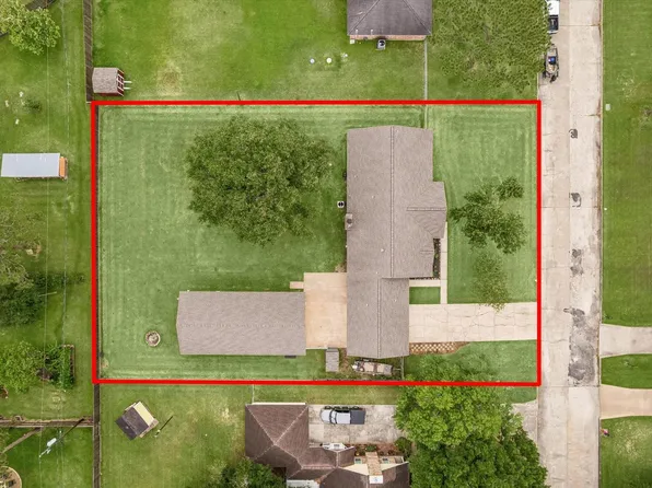 12206 Young Cir, Santa Fe, TX 77510